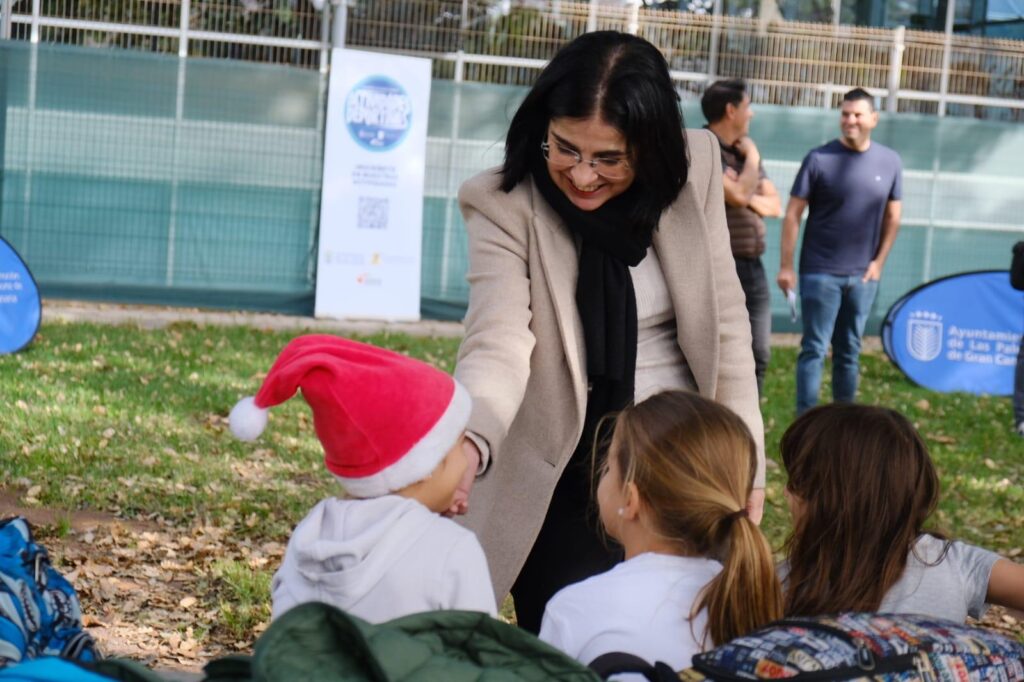 Las Palmas de Gran Canaria organiza un campus deportivo de Navidad. La alcaldesa Darias, en la inauguración del Campus deportivo de Navidad/ Ayuntamiento de Las Palmas de Gran Canaria.