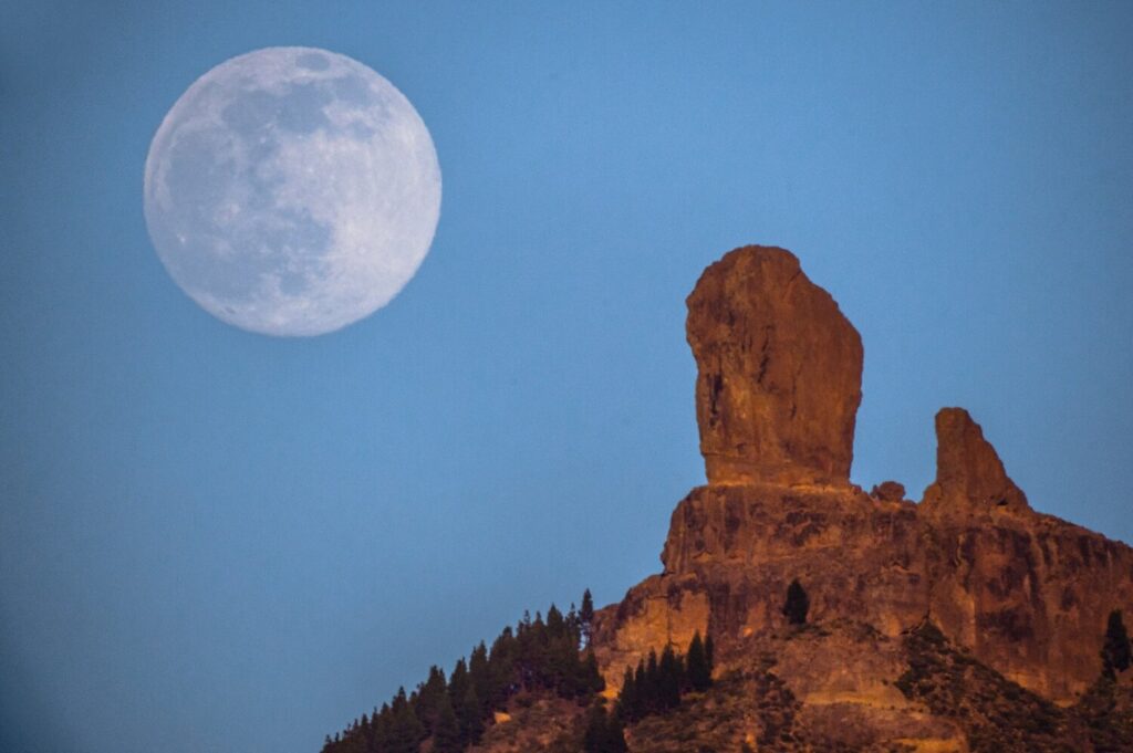 Comienza la última fase de adaptación del acceso al Roque Nublo. Roque Nublo. Foto de Nacho González/ Cabildo de Gran Canaria