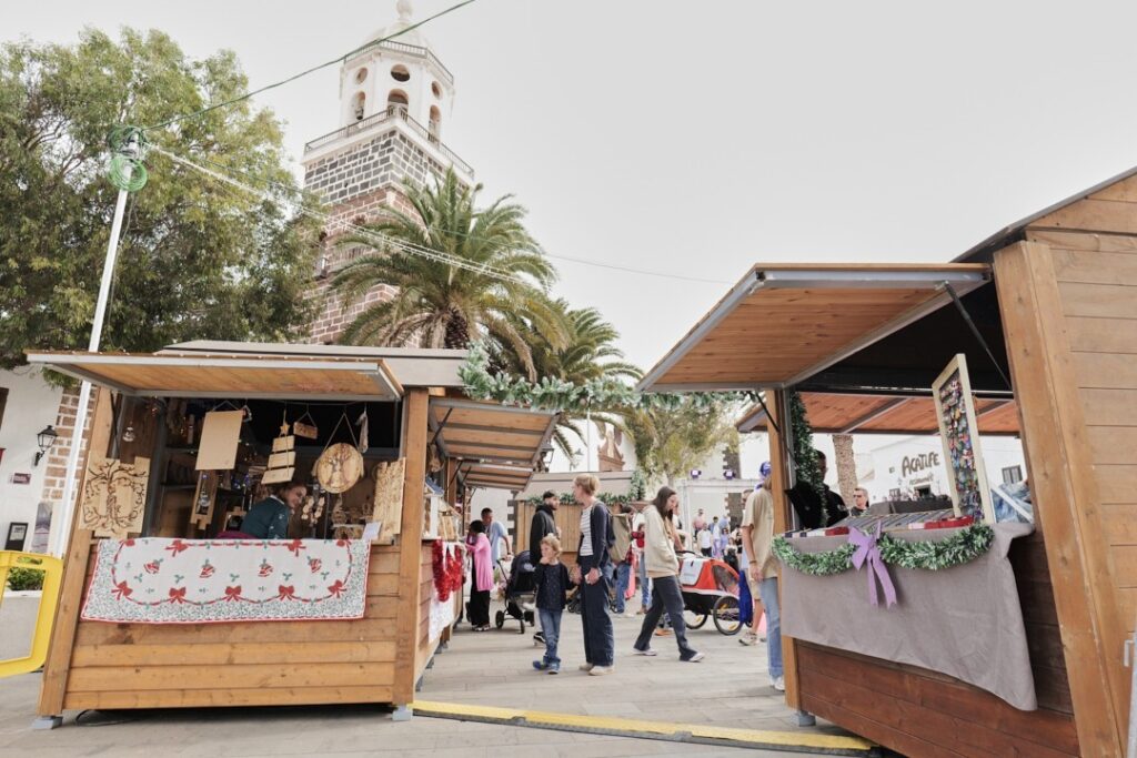 La tradicional plaza de los leones De la Villa de Teguise acoge un amplio programa de actividades