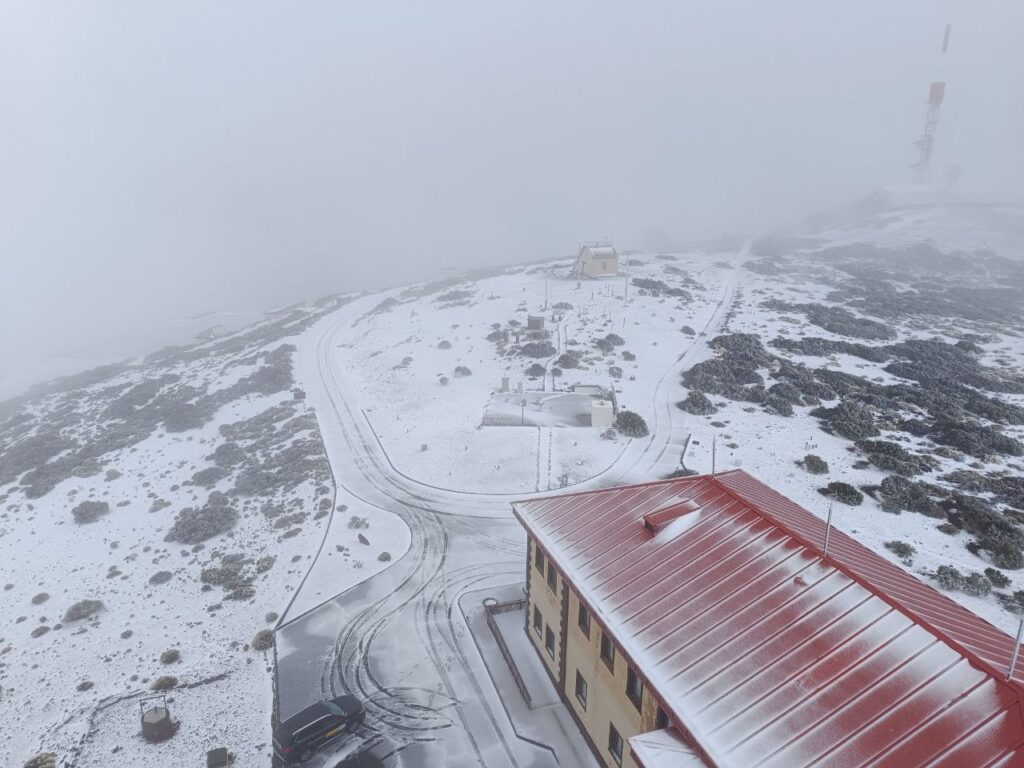 Continúan cerrados los accesos al Teide