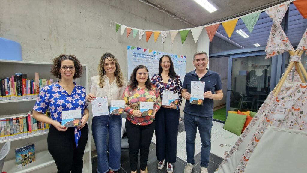 Momento de la presentación del libro 'Ya llegaste bebé' en la bebeteca de Punta Larga, en Candelaria