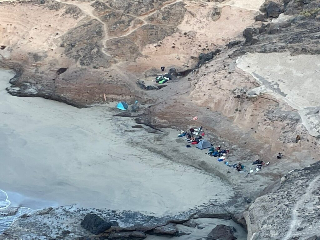 Acampadas ilegales en la Caleta de Adeje (Tenerife) / Gobierno de Canarias