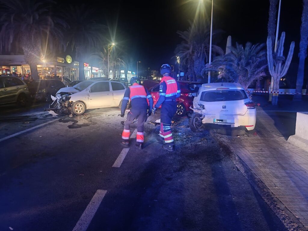 Las dos personas heridas graves fueron atendidas por una ambulancia medicalizada y fueron trasladadas al Hospital Doctor José Molina Orosa