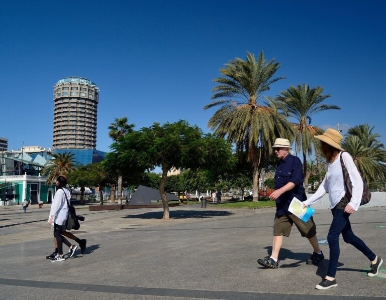 El turista de ciudad y que visita Canarias suele ser mayor de 45 años y busca un clima cálido