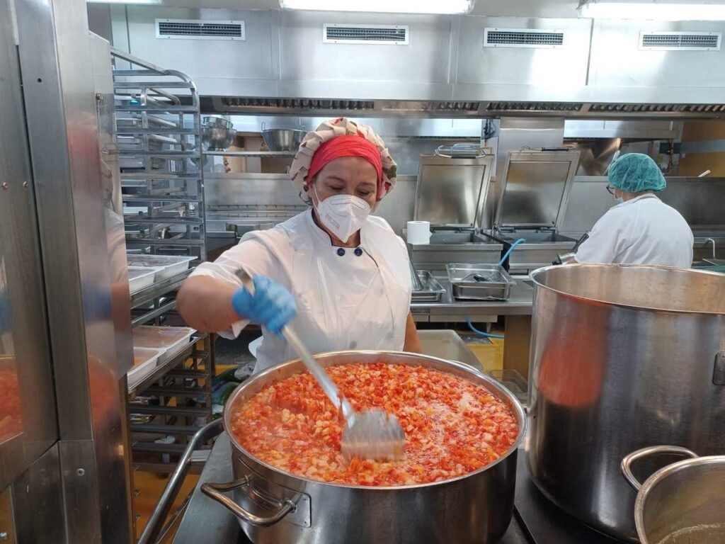 Preparación del menú navideño en un hospital público del SCS / Gobierno de Canarias