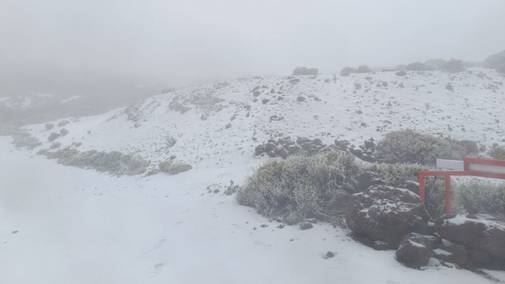 Continúan cerrados los accesos al Teide