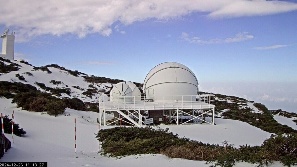 Imagen de los telescopios instalados en el Roque de los Muchachos este 25 de diciembre de 2024 / Webcam IAC