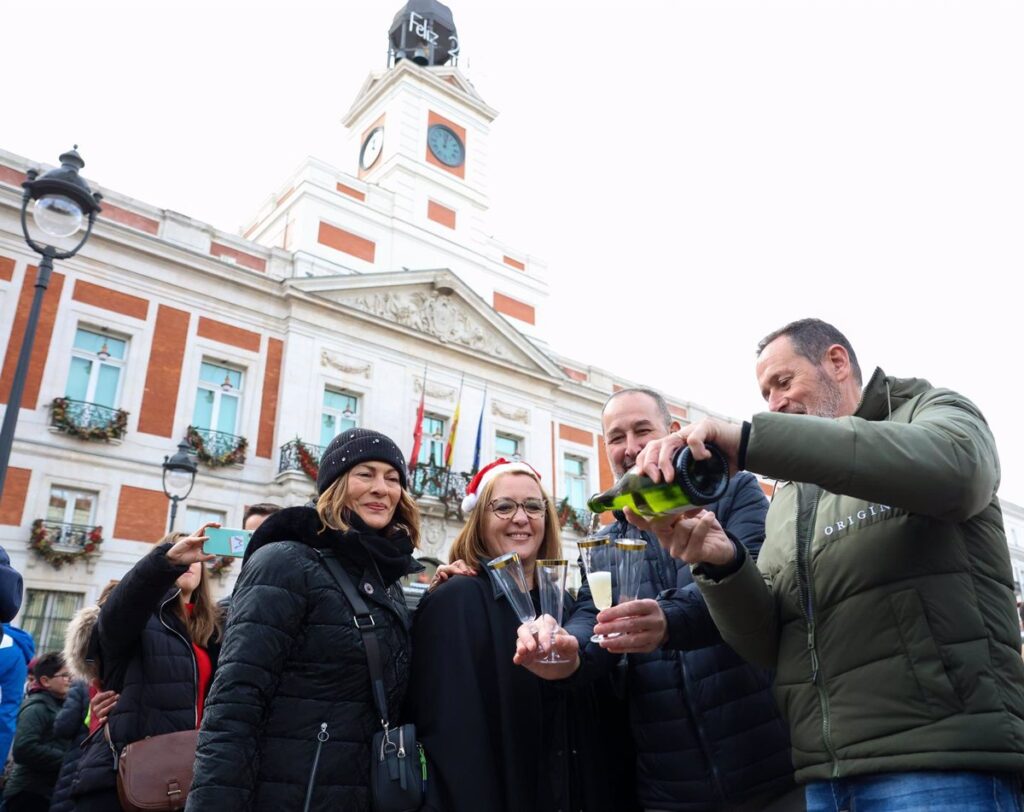 Las preuvas en la Puerta del Sol de Madrid se han convertido en toda una tradición que permite a miles de personas ensayar la despedida del año