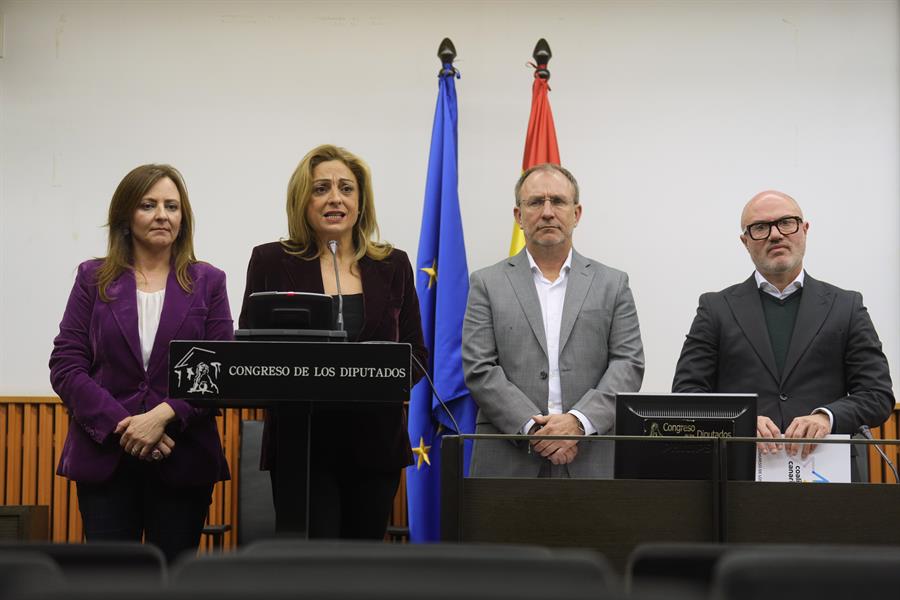 Rueda de prensa de CC en el Congreso. Imagen EFE