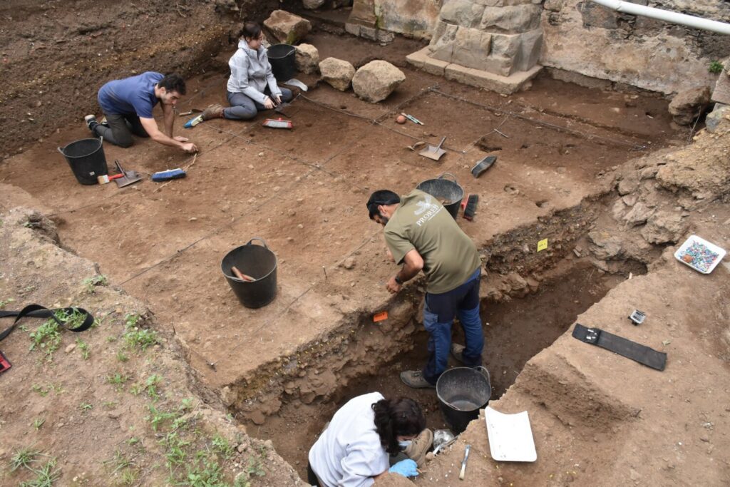 Localizan nuevos enterramientos asociados al antiguo convento franciscano de San Lorenzo. Trabajos de la 3º excavación para recuperar la historia del antiguo convento franciscano de San Lorenzo/ Gobierno de Canarias