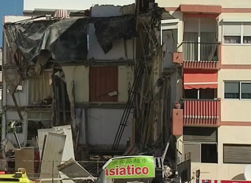 La justicia absuelve a los demandados por el derrumbe del edificio de Los Cristianos en 2016. Las familias de los fallecidos recurrirán