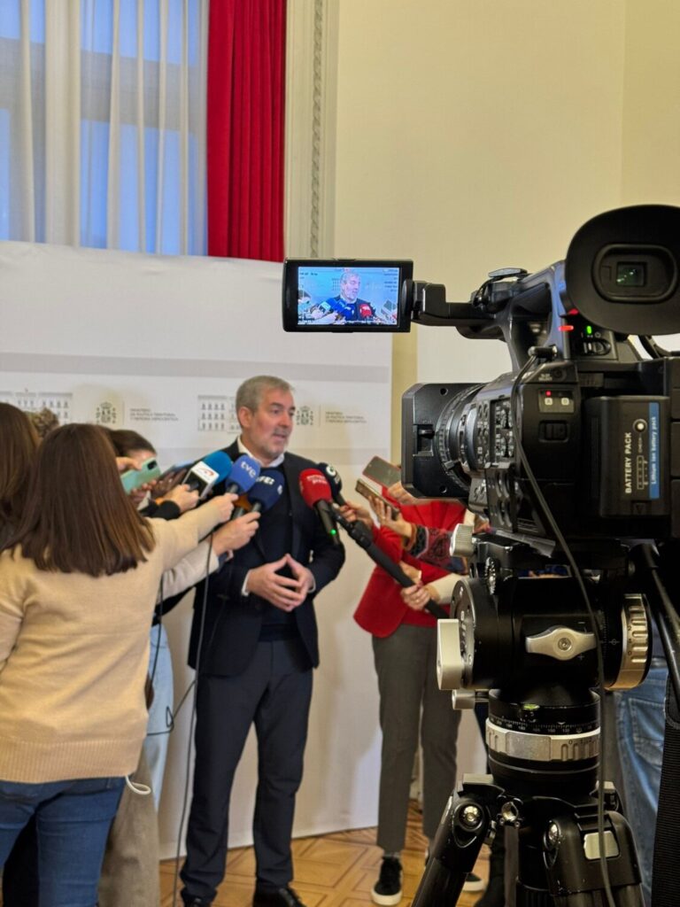 Clavijo se reúne con Torres para debatir sobre los menores migrantes. Fernando Clavijo tras reunirse con Ángel Víctor Torres/ Gobierno de Canarias