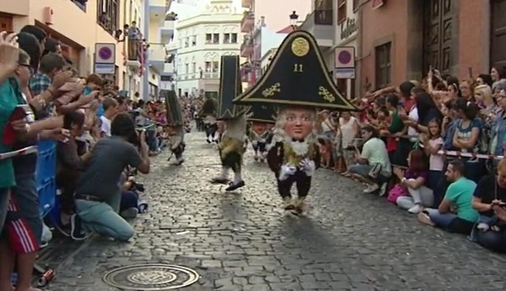 El baile de los enanos es una de las tradiciones más conocidas de la Bajada de la virgen de Las Nieves, en La Palma. RTVC