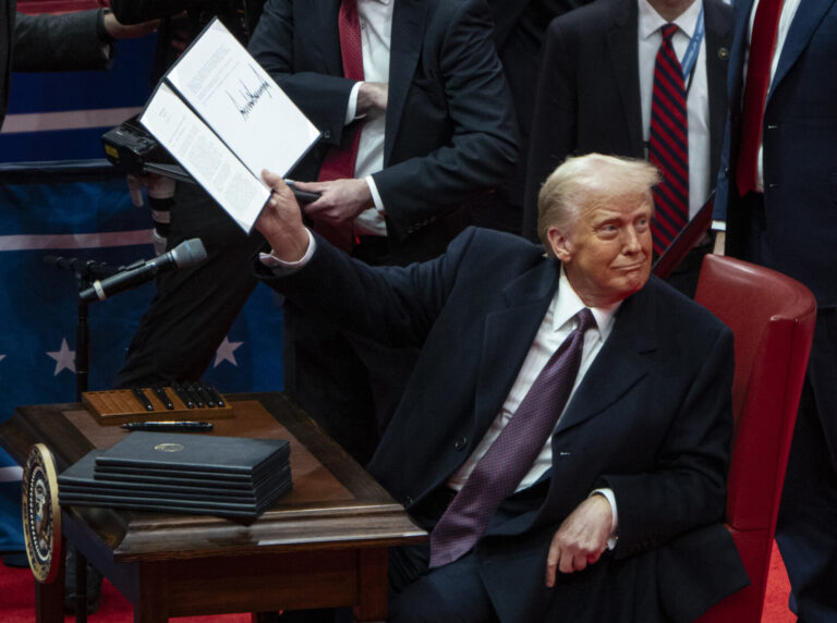 Trump ordena desclasificar los archivos sobre la muerte de los Kennedy y Luther King