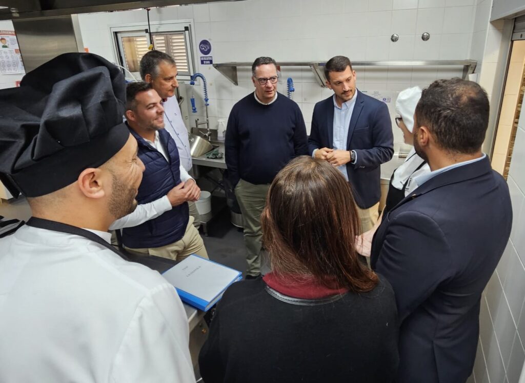 El Consejero de Educación del Gobierno de Canarias, Poli Suárez visita el Centro de Educación Infantil y Primaria La Destila, en Arrecife, en Lanzarote/Gobierno de Canarias