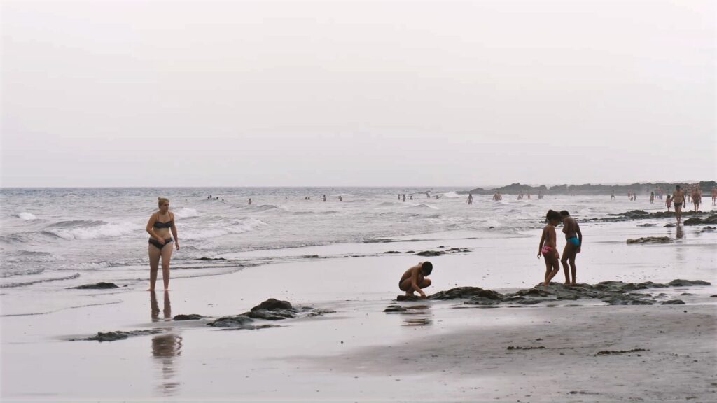 Imagen de archivo de bañistas en una playa