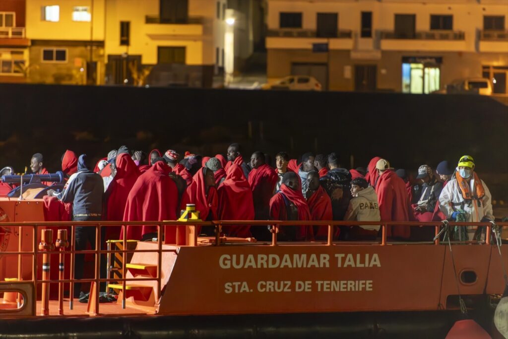 Imagen de archivo de la Guardamar Talía llegando al puerto de la Restinga, en El Hierro