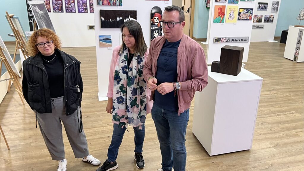 Fuerteventura inaugura la exposición itinerante ‘Maxo Arte Tour’. Adargoma Hernández, consejero de Juventud del Cabildo de Fuerteventura, en la inauguración de la exposición ‘Maxo Arte Tour’/ Cabildo de Fuerteventura