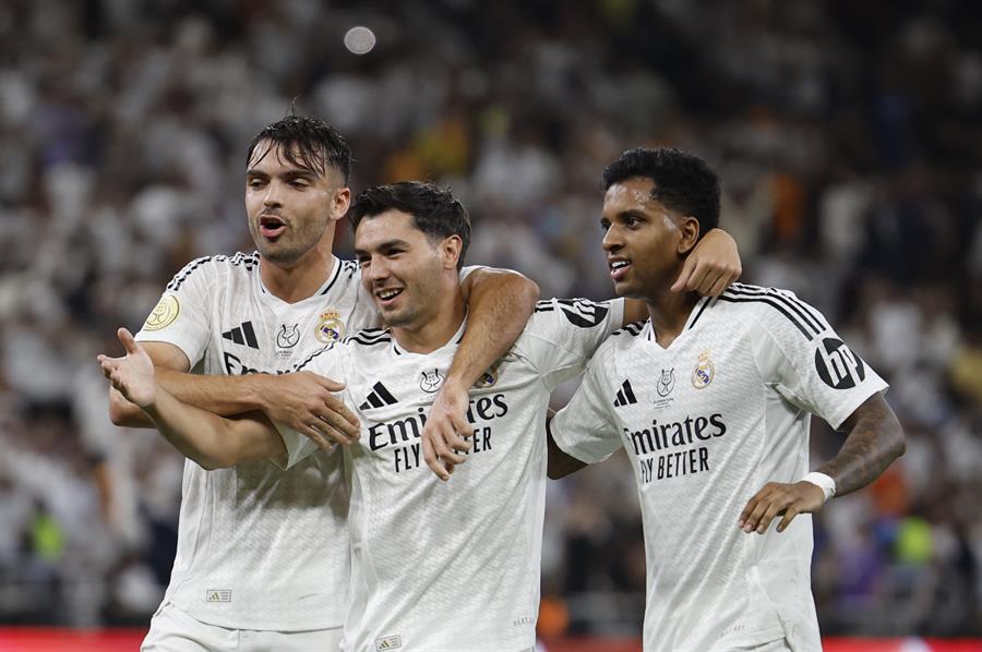 Jugadores del Real Madrid celebran el segundo gol ante el Mallorca. Imagen EFE