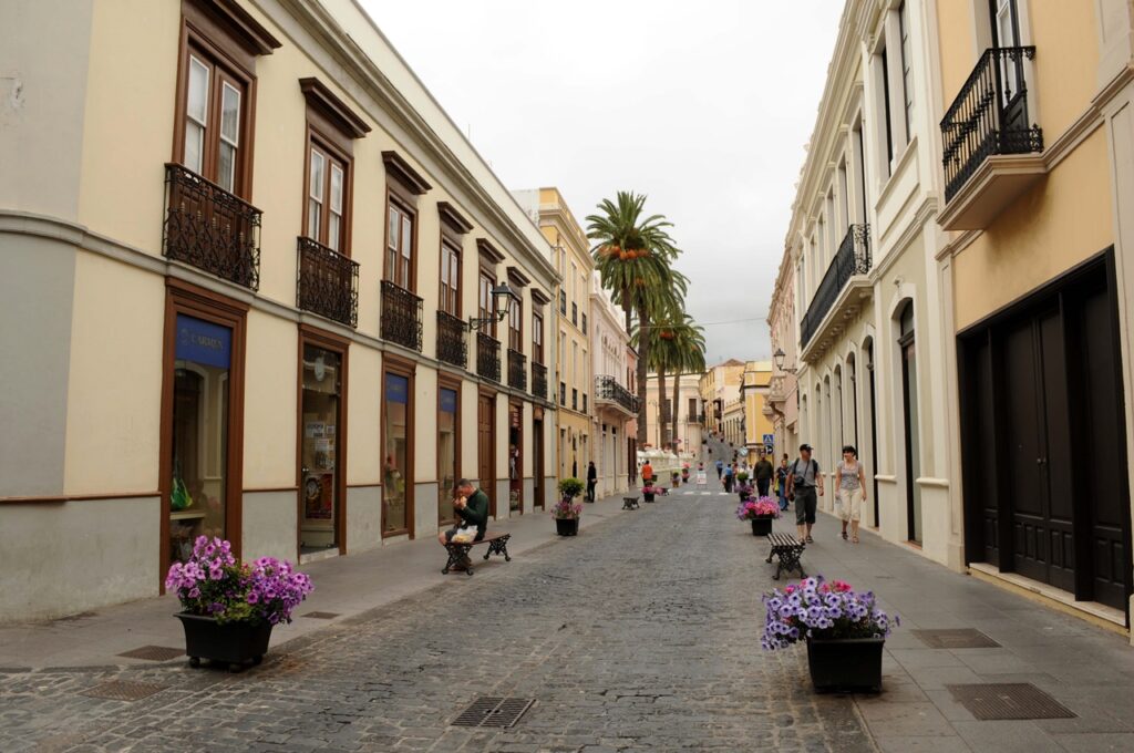 La superproducción también ha pasado ya por otros municipios cercanos, como el municipio vecino de Icod de los Vinos, también la isla de Tenerife