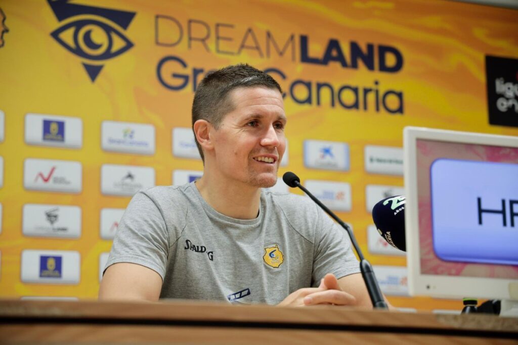 Jaka Lakovic, técnico del Dreamland Gran Canaria, en rueda de prensa