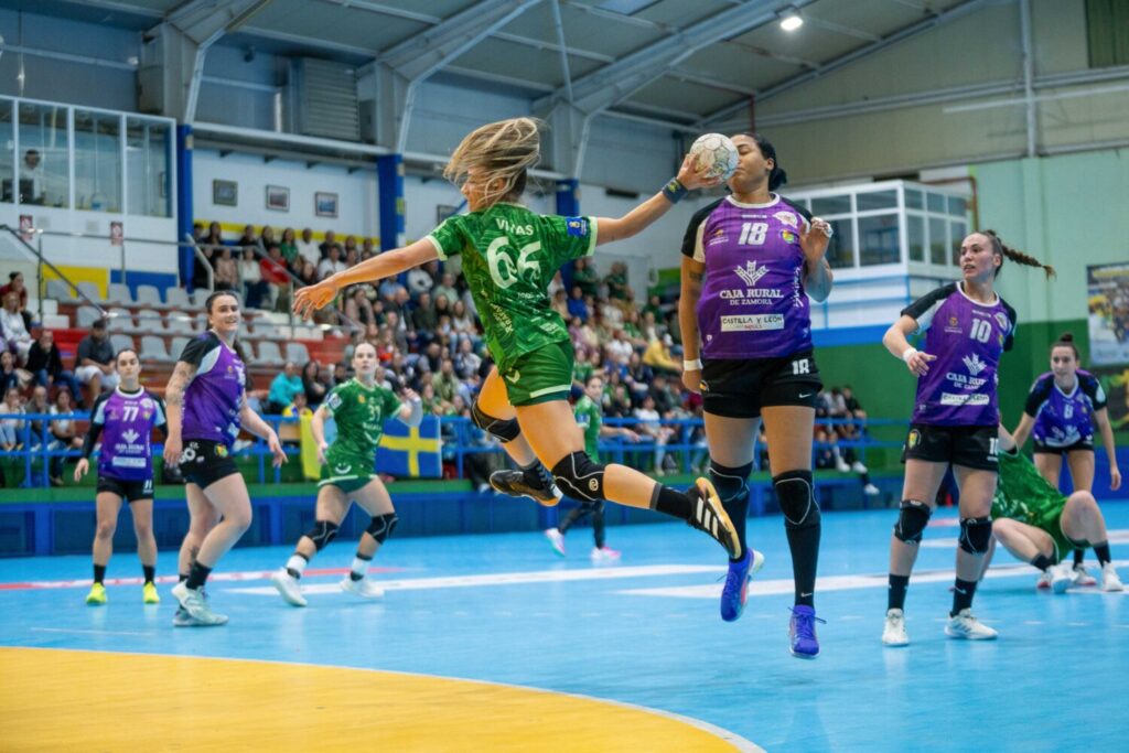 26-22| El Rocasa Gran Canaria firma su pase a cuartos de final de la Copa SM La Reina. El Rocasa Gran Canaria contra el Caja Rural Aula Valladolid/ Rocasa Gran Canaria