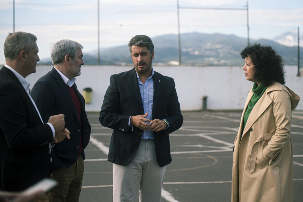 Luz verde para construir un un pabellón en el CEIP Las Mercedes y para techar la cancha del colegio El Ortigal/Ayuntamiento de La Laguna