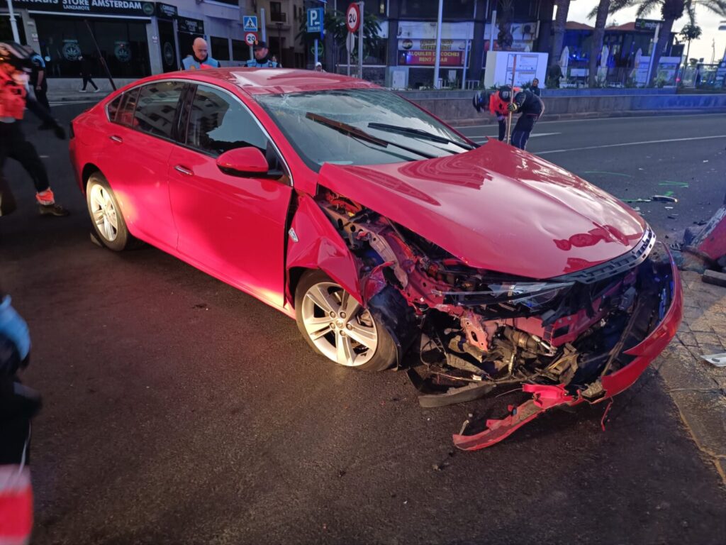 Un hombre resulta herido tras volcar su coche en Arrecife