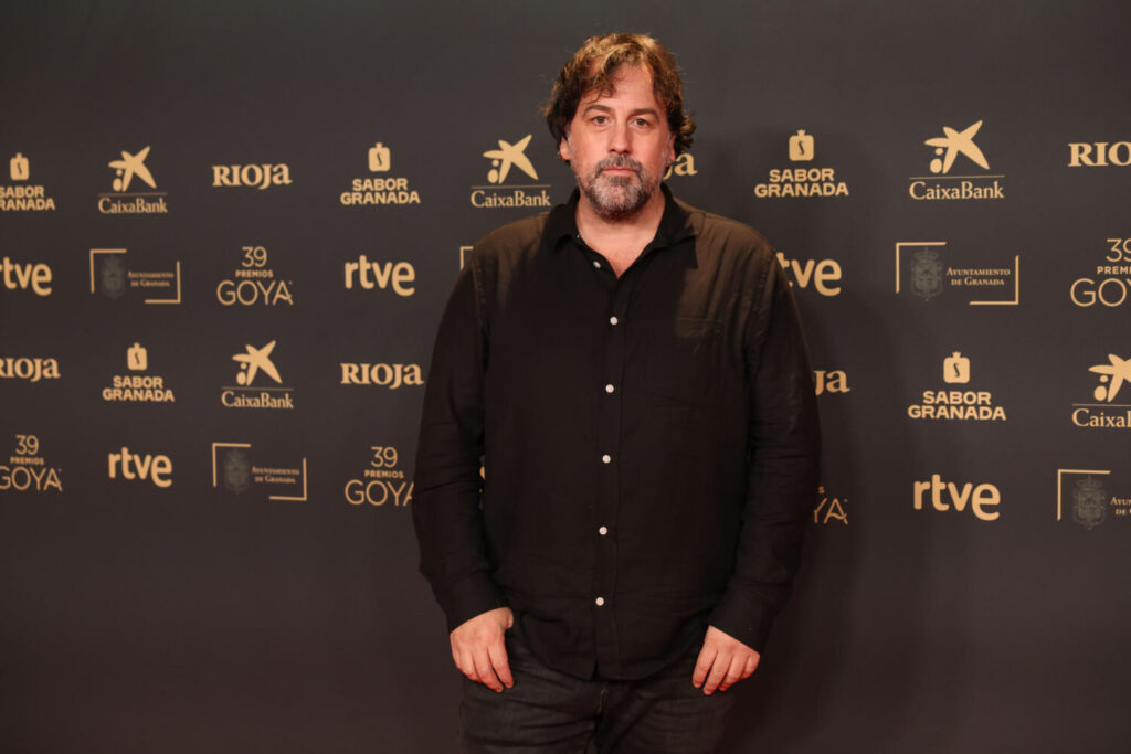 Premios Goya 2025, un año cargado de historia. Isaki Lacuesta, nominado a Mejor Dirección por 'Segundo premio', a su llegada al photocall del encuentro de nominados de los 39 edición Premios Goya, este lunes en Madrid. EFE/ Kiko Huesca