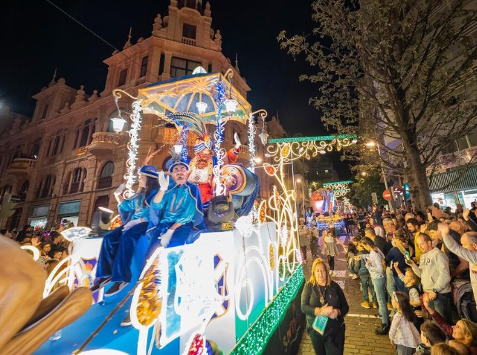 Televisión Canaria sale a las principales vías de las capitales canarias para retransmitir la cabalgata de los Reyes Magos