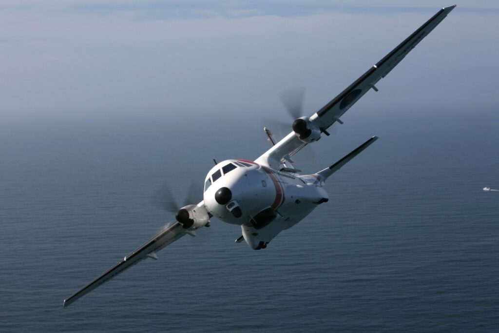 Uno de los cayucos lo localizó el avión Sasemar 103 en la tarde de este viernes a unas 176 millas al sur de Gran Canaria