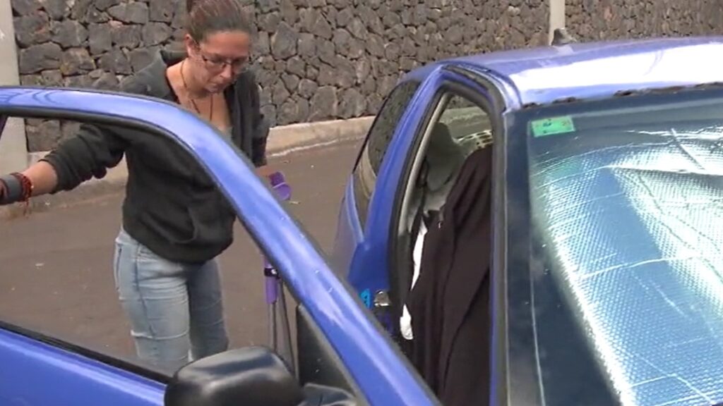 Obligada a vivir en su coche por no poder acceder al alquiler de una vivienda