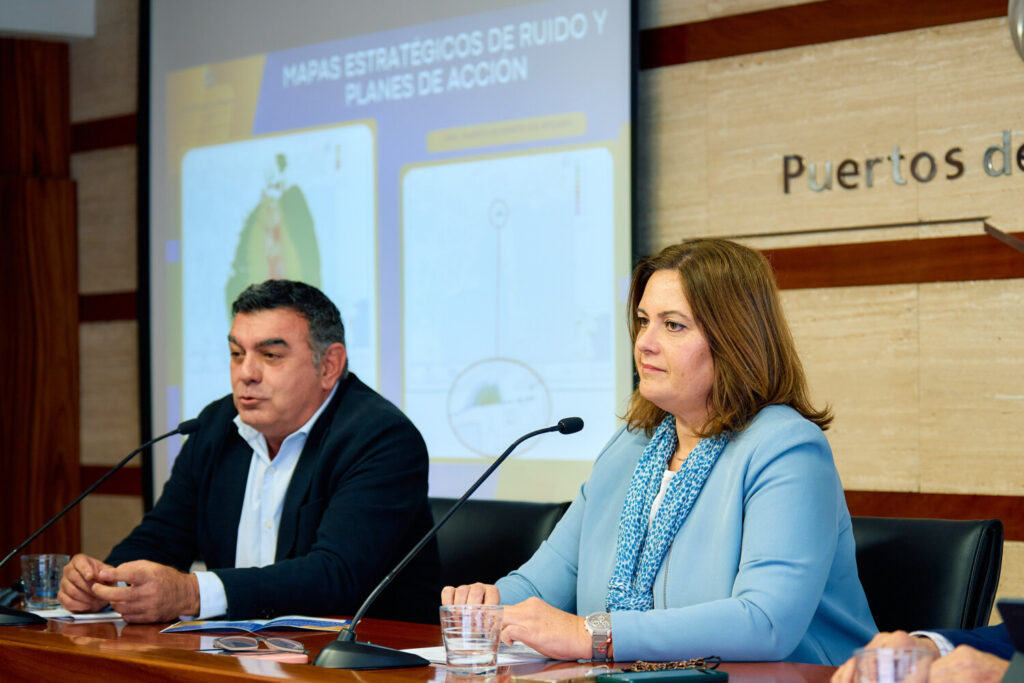 La Autoridad Portuaria de Las Palmas presenta los Mpañas Estratégicos de Ruido de los puertos de la provincia y las medidas para mitigar los ruidos / Autoridad Portuaria de Las Palmas. Beatriz Calzada, presidenta de la Autoridad Portuaria de Las Palmas (d) y el jefe de Unidad de Medioambiente, Guillermo Holm (i) 