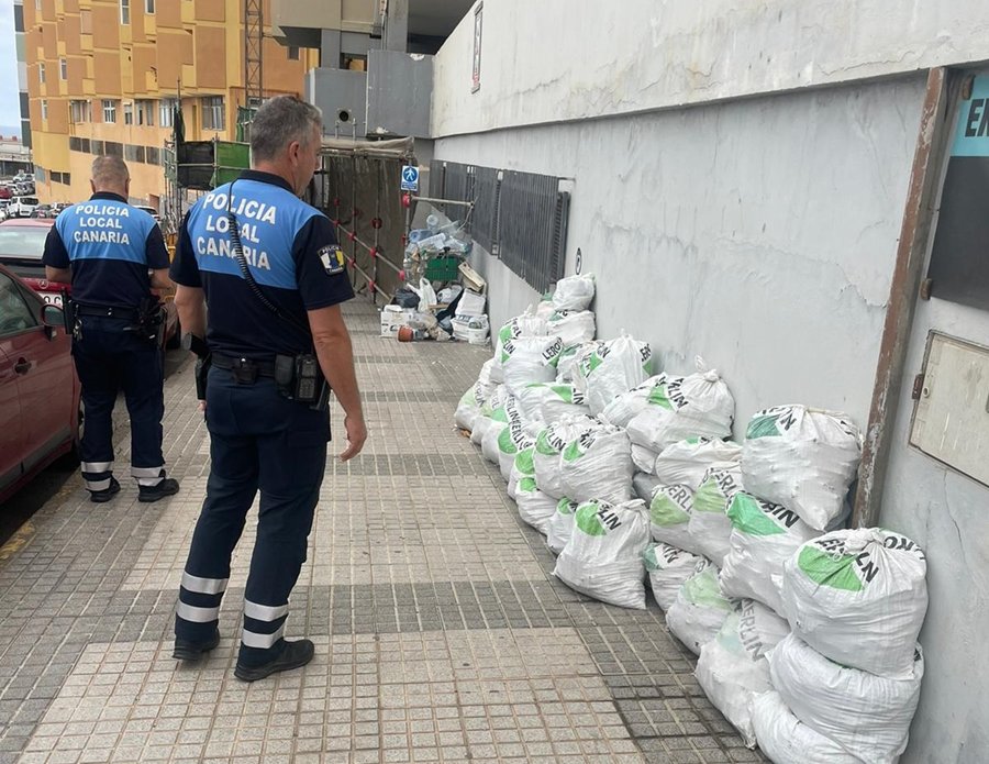 La Policía Local de la capital grancanaria denunció a 200 personas por abandono de residuos en la vía pública en 2024