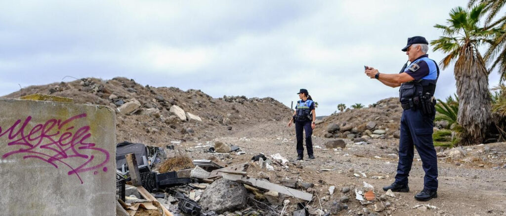 La Policía Local de la capital grancanaria denunció a 200 personas por abandono de residuos en la vía pública en 2024