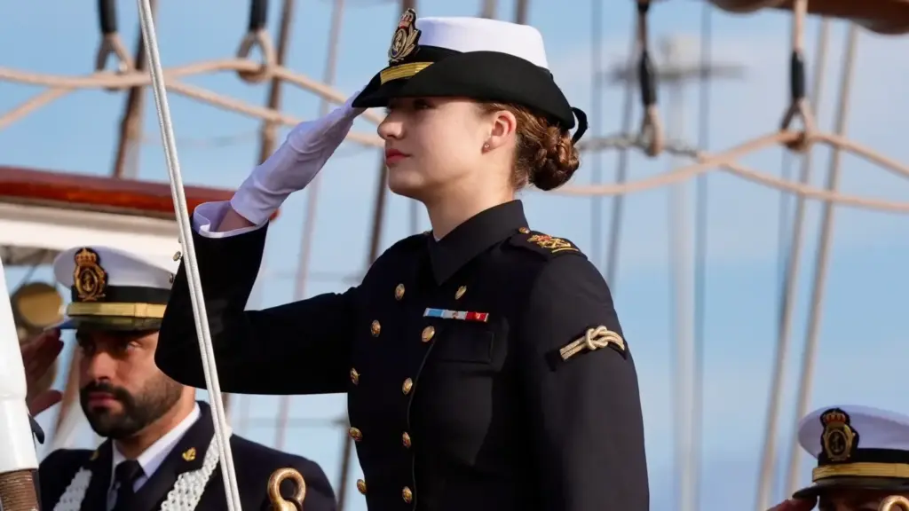 La Princesa Leonor ya zarpa en el buque Juan Sebastián Elcano