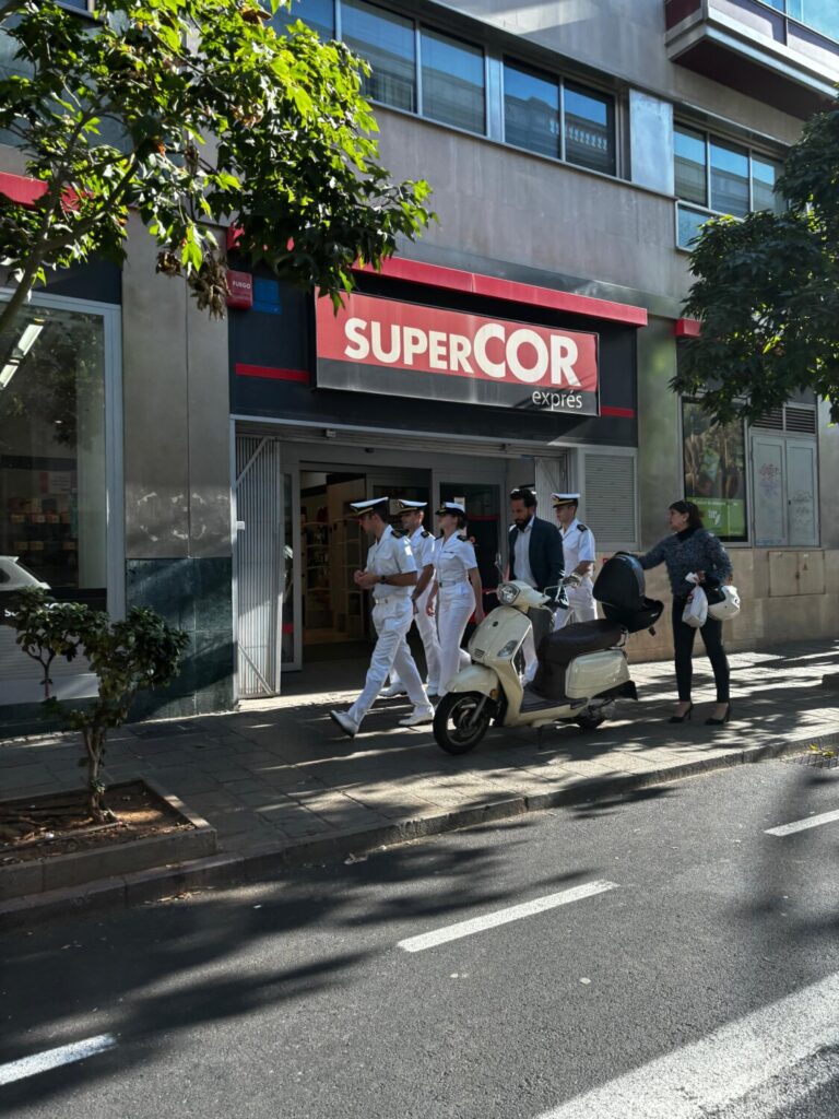 La princesa Leonor por las calles de Santa Cruz de Tenerife tras la escala del Juan Sebastián Elcano en la capital tinerfeña / Gema Padilla &/ RTVC 