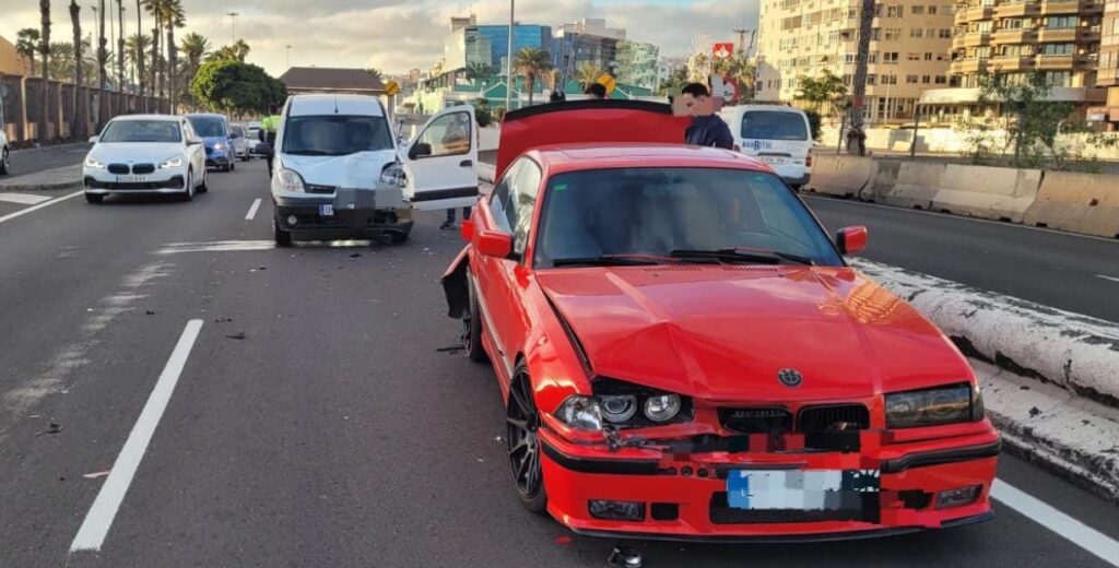 Un accidente de tráfico en la GC-1 causa retenciones sentido norte