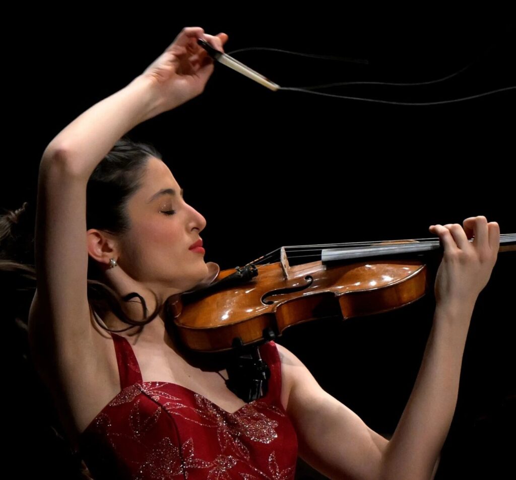 Planes en Canarias 7 al 12 enero. La joven violinista española María Dueñas. Imagen Auditorio Alfredo Kraus