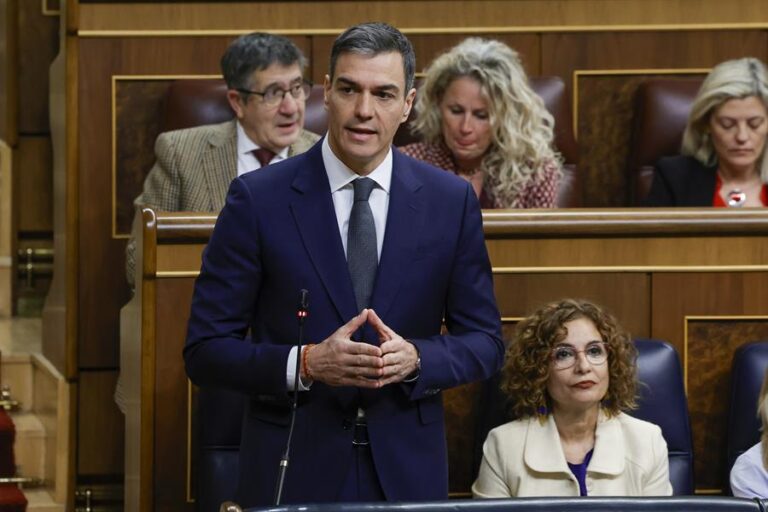 Sánchez califica a Feijóo de «colosal engaño» ante sus críticas por un Gobierno dividido