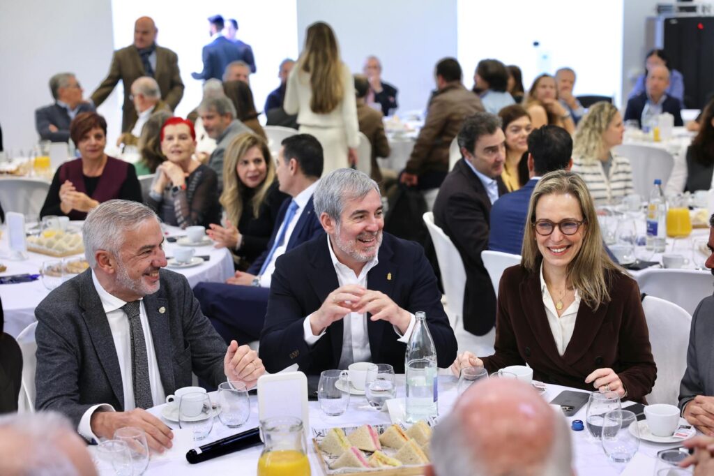 Clavijo destaca la conexión entre universidad, empresa y administración. Fernando Clavijo en el Desayuno Universidad – Sociedad del Consejo Social de ULPGC/ Universidad de Las Palmas de Gran Canaria.