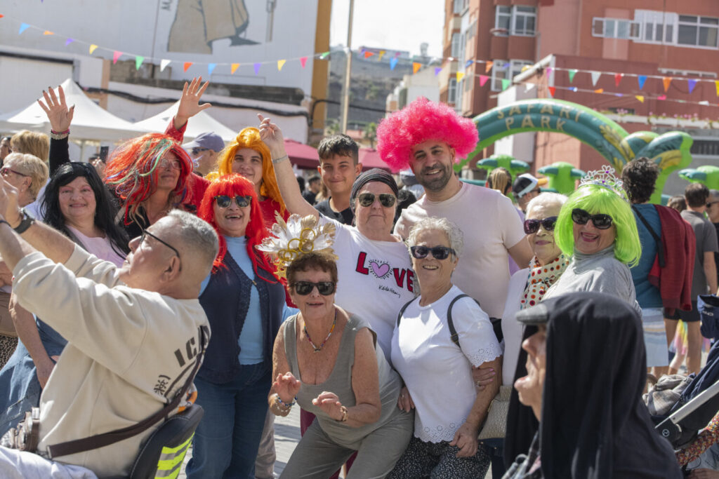 El Carnaval de Los Juegos Olímpicos llegará a cada rincón de la ciudad. Celebración de la Fiesta de la Peluca en la Plaza del Pilar (Guanarteme)/ Ayuntamiento de Las Palmas de Gran Canaria.