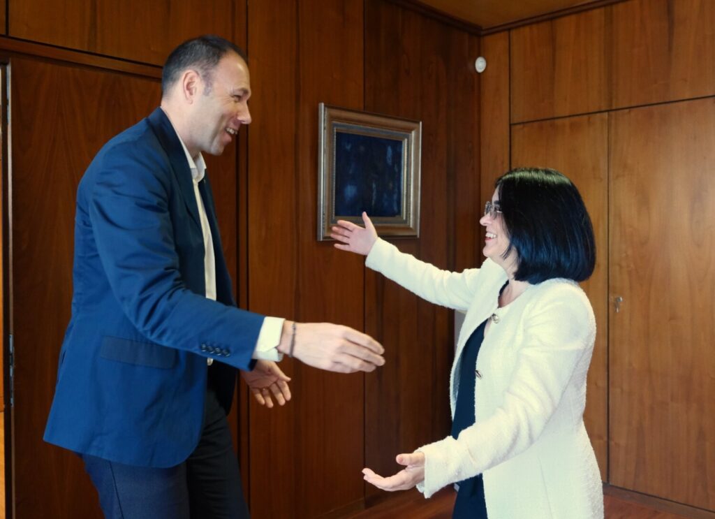 La alcaldesa, Carolina Darias, junto al consejero de Deportes de la Generalitat de Catalunya, Berni Álvarez/ Ayuntamiento de Las Palmas de Gran Canaria.