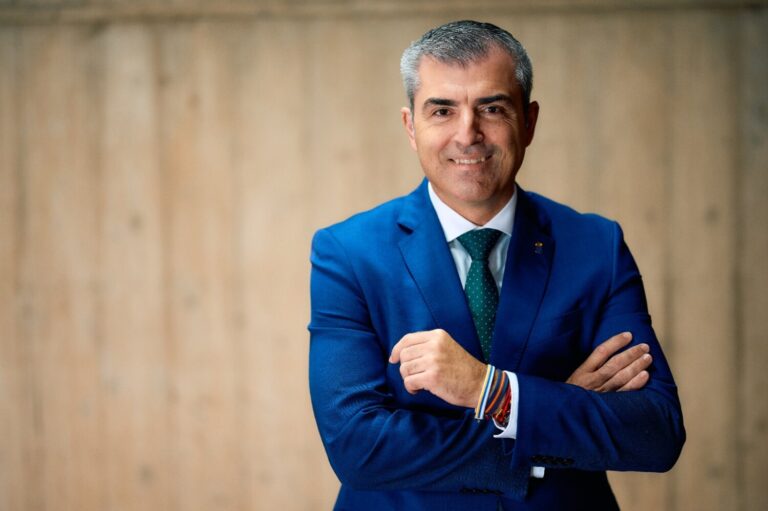 Domínguez (PP) asegura que es Clavijo quien ha logrado el apoyo de PNV y Junts