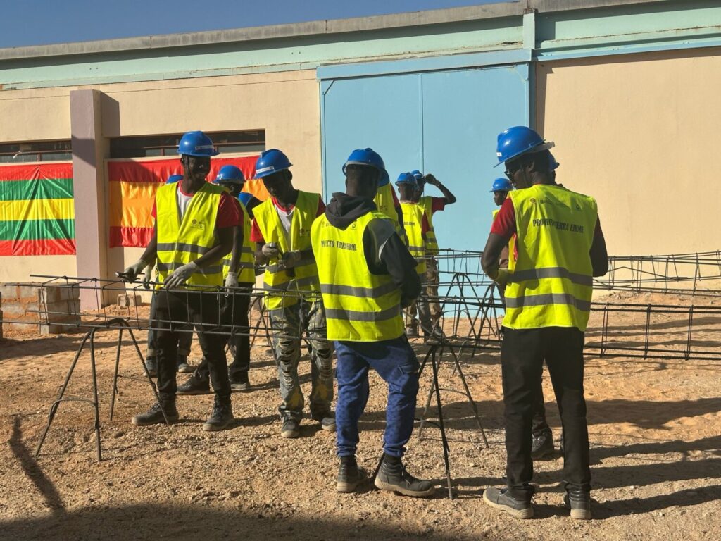 Jóvenes mauritanos en el proyecto Tierra Firme. Imagen: Presidencia del Gobierno