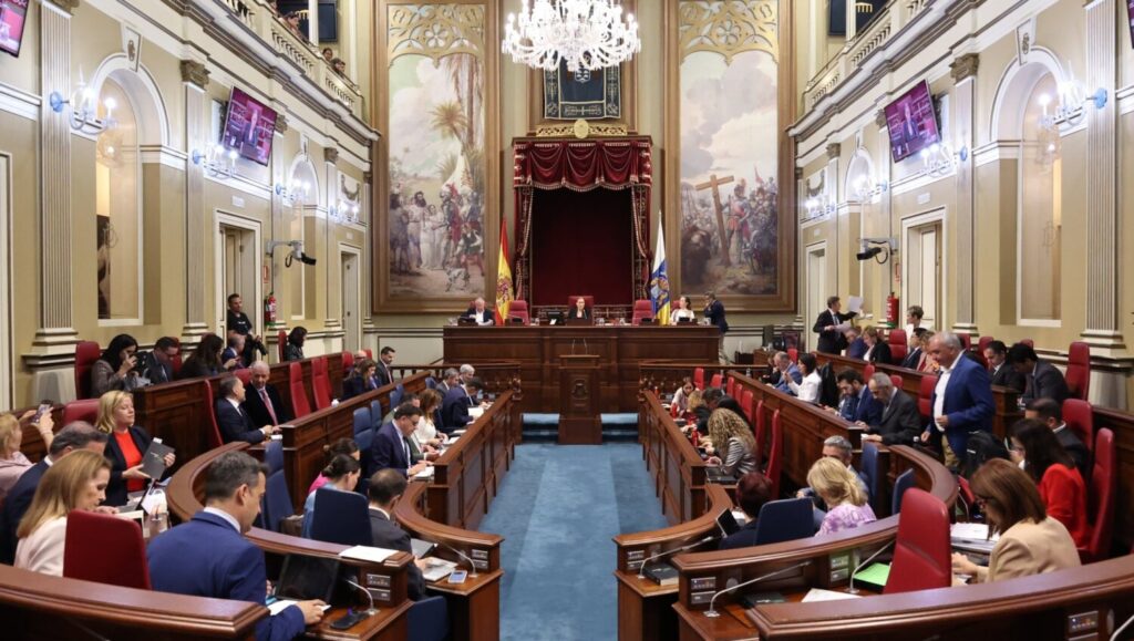 Las universidades privadas, en el Pleno del Parlamento de Canarias, 25 de febrero de 2025. Imagen @parcan