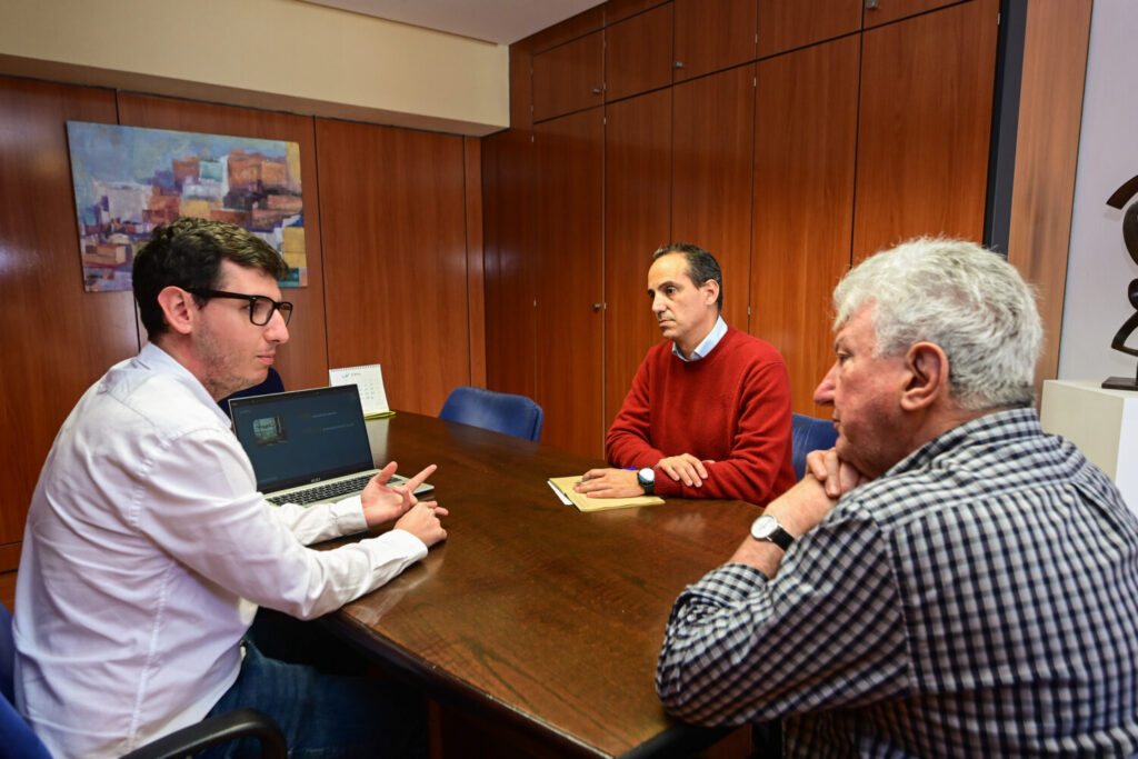 Ciudad de Mar investiga la gestión sostenible de las algas de la ciudad. Reunión del proyecto Macrocarbón/ Ayuntamiento de Las Palmas de Gran Canaria.