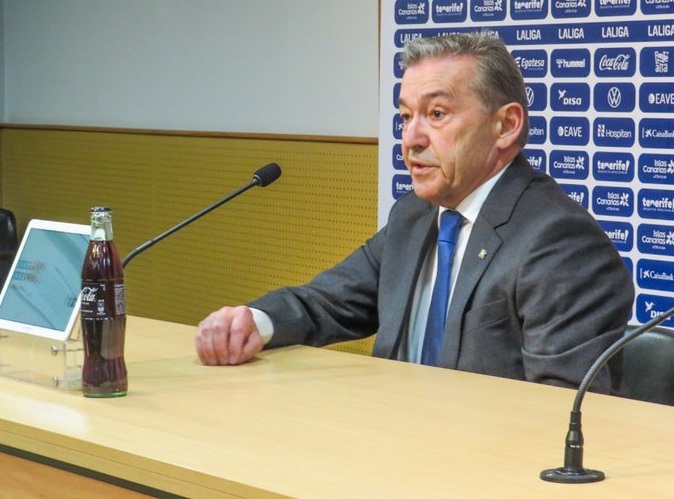 Paulino Rivero, en la rueda de prensa en el Heliodoro Rodríguez López. Imagen CD Tenerife