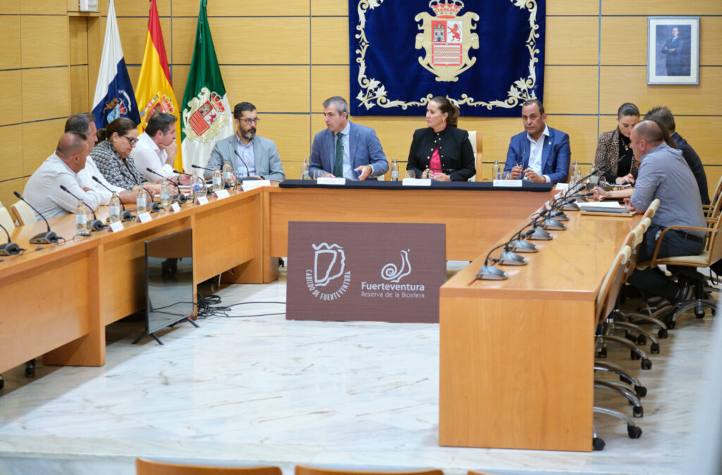 Domínguez asegura que no se llevará a cabo la búsqueda de tierras raras en Fuerteventura