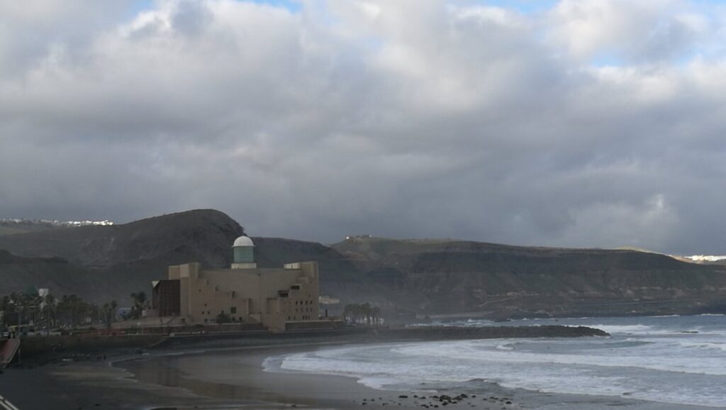 Lluvias débiles y cielos nubosos para este martes. Auditorio Alfredo Kraus, Las Palmas de Gran Canaria/ Alfonso Jurado